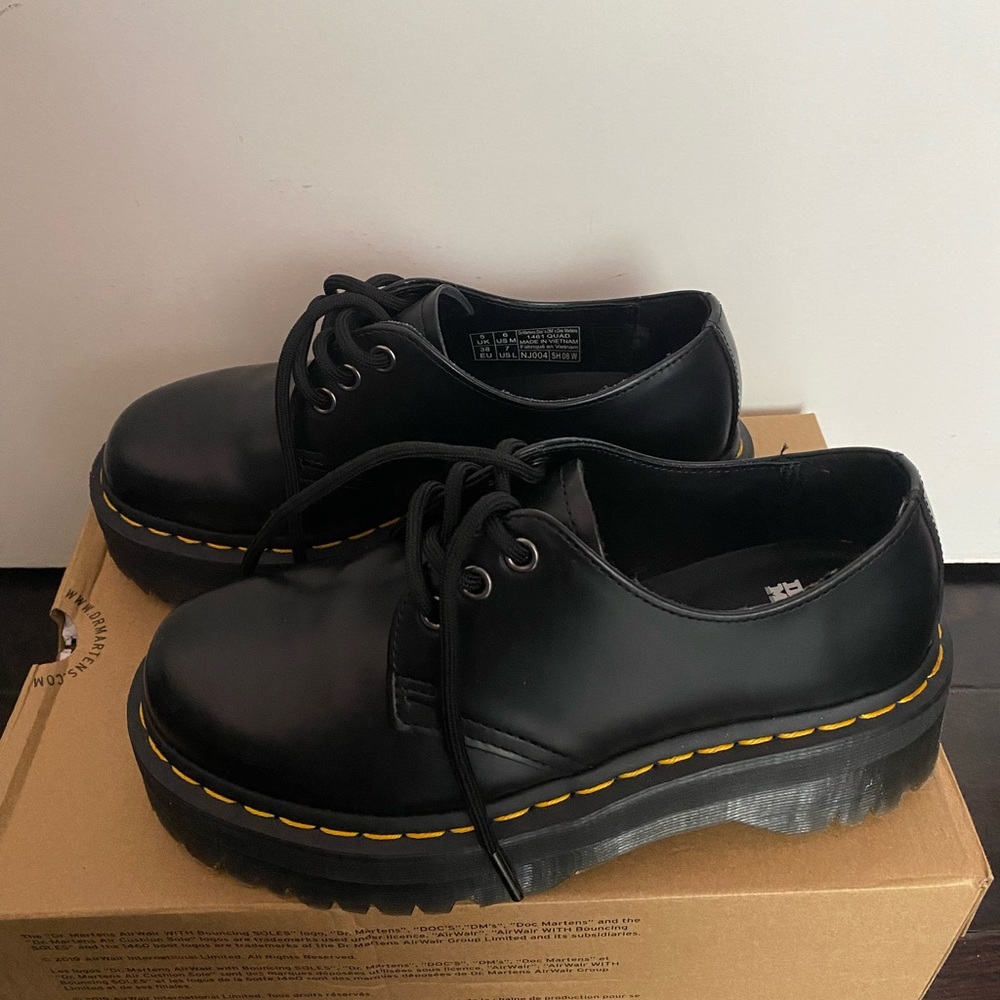 Black polished smooth leather platform Doc’s